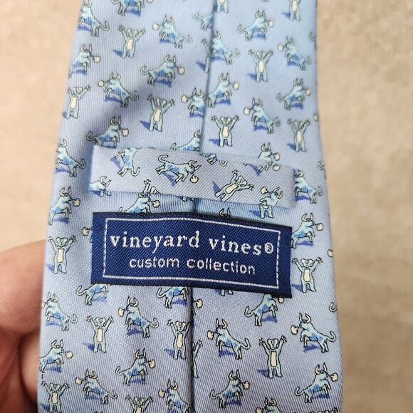 Vineyard Vines Custom Collection Running of the Bulls Silk Tie - Picture 3 of 5